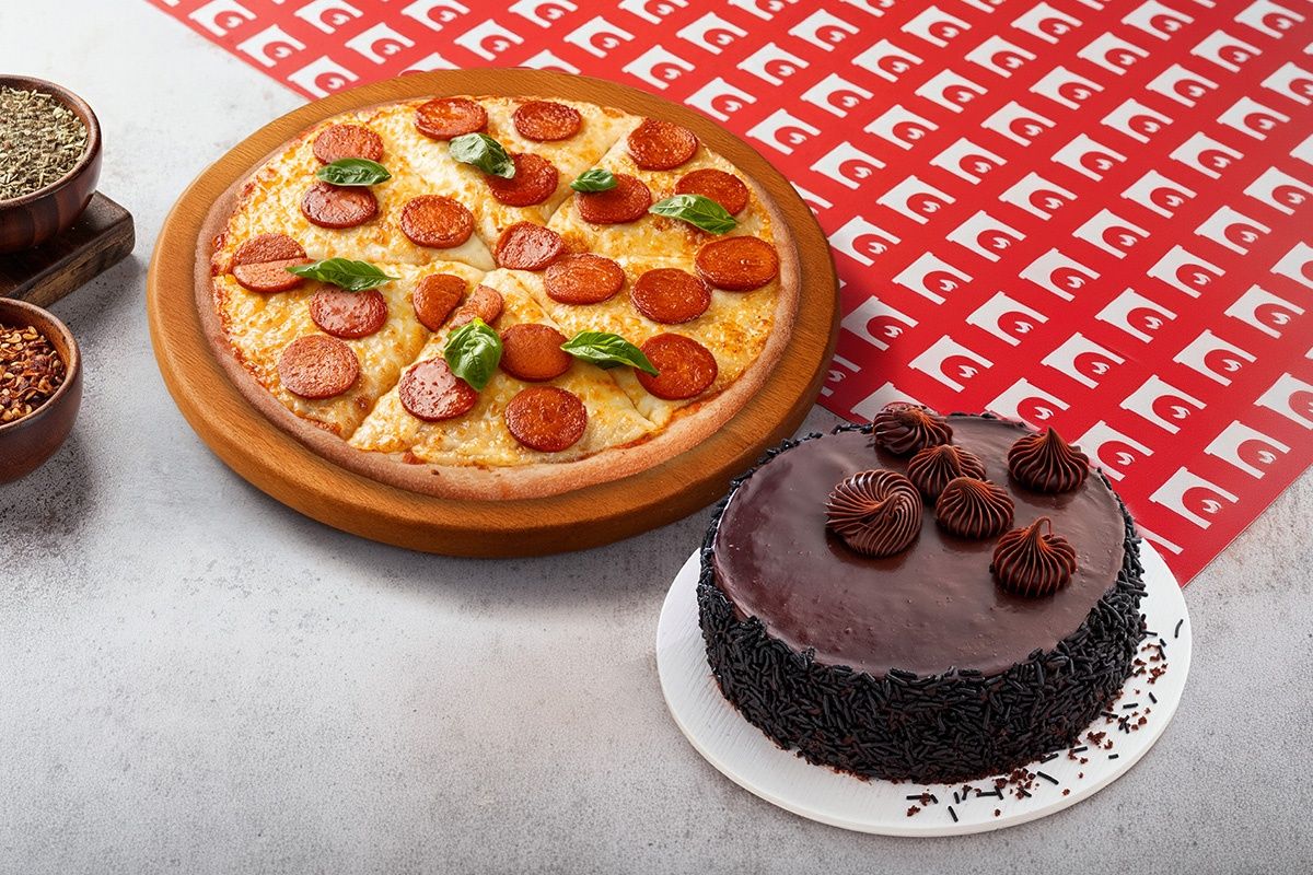 Mother's Day Special (Non-Veg Thin Crust Pizza & Cake Combo)