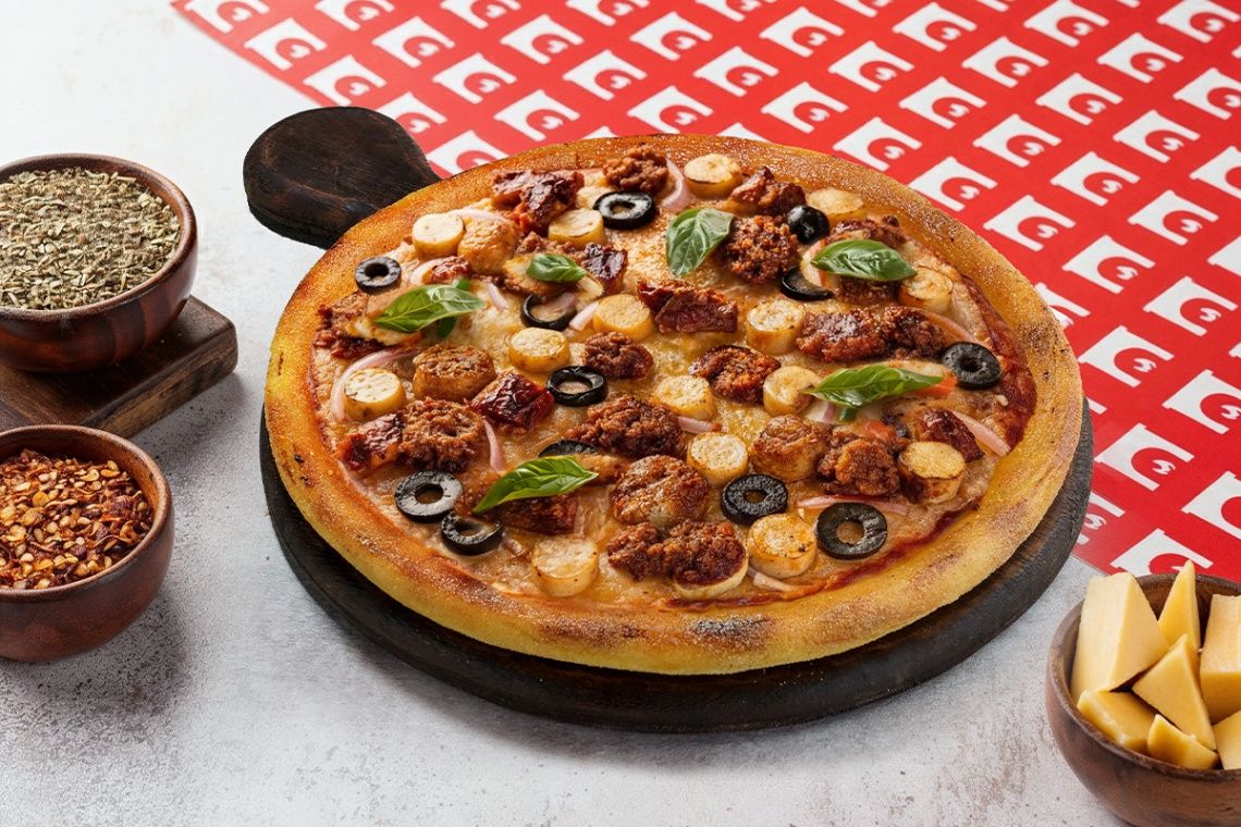 Chicken Maximus Pizza