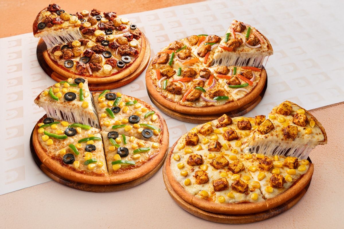 4 Regular Veg or non veg Pizza at 649