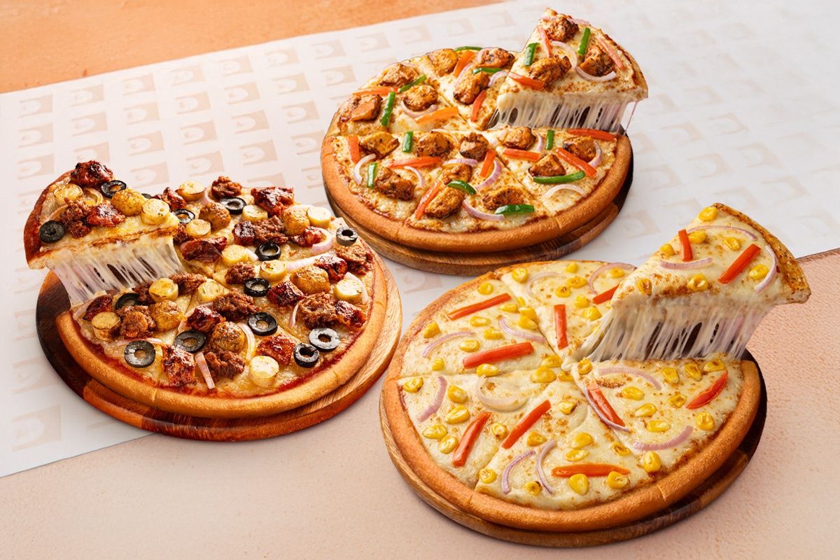 3 Veg or Non-Veg Pizza