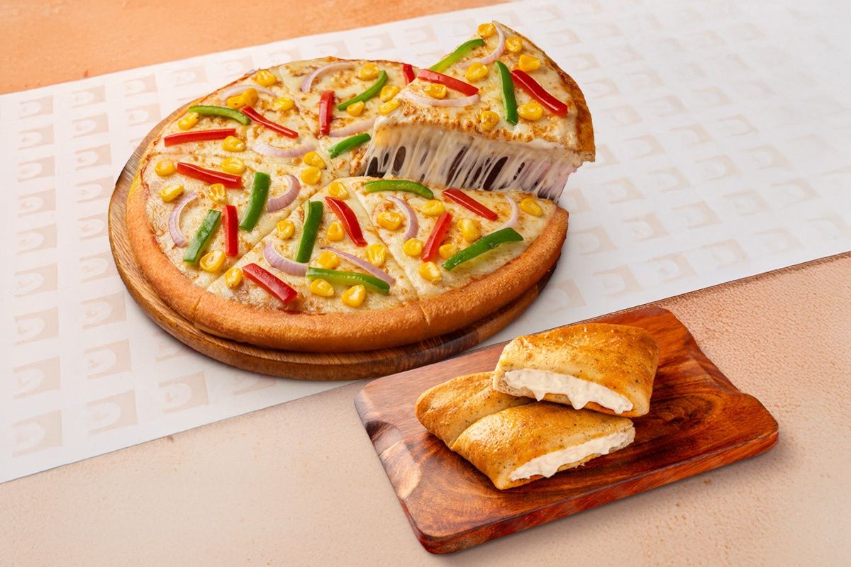 Garden Fresh Veggie Pizza + Cheesy Garlic Bread