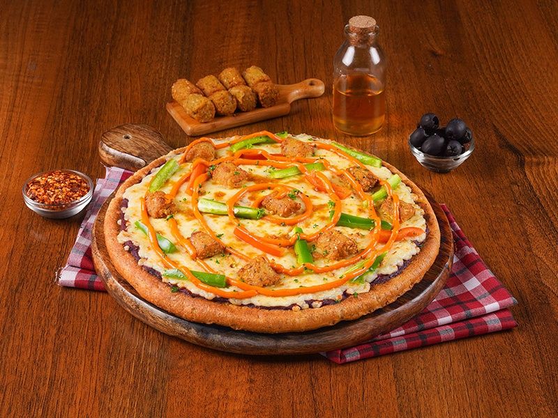 Falafel & Chipotle Cheese Pizza (Medium Pizza)