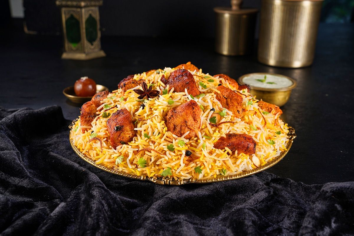 Classic Murgh Tikka Biryani (Chicken Tikka Dum Biryani)(Mild Spicy)