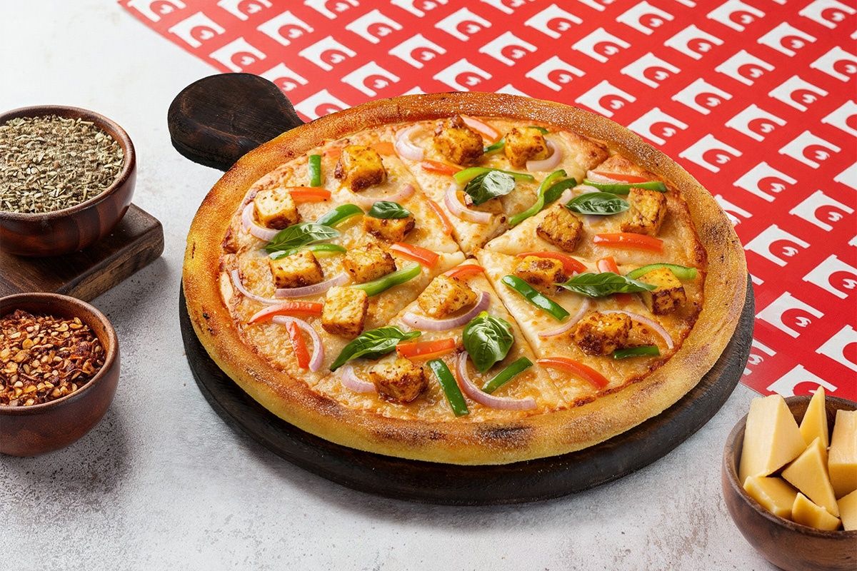 Tandoori Paneer Tikka Pizza